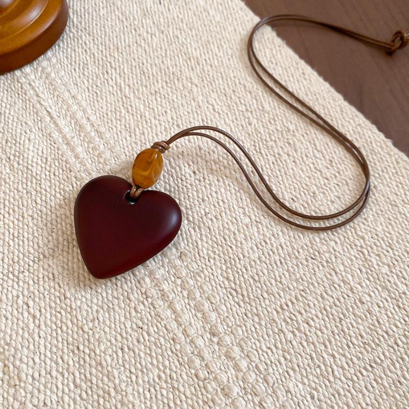 Resin Candy Love Pendant Necklaces For Women Retro Long Sweater Chains Simple Cute Pendant Necklaces Jewelry Accessories Gift