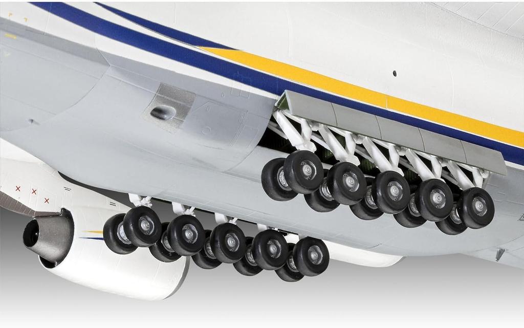 Deutsches Niveau (Revell) 1/144 Antonov An-124 Ruslan Plastikmodellbausatz 03807
