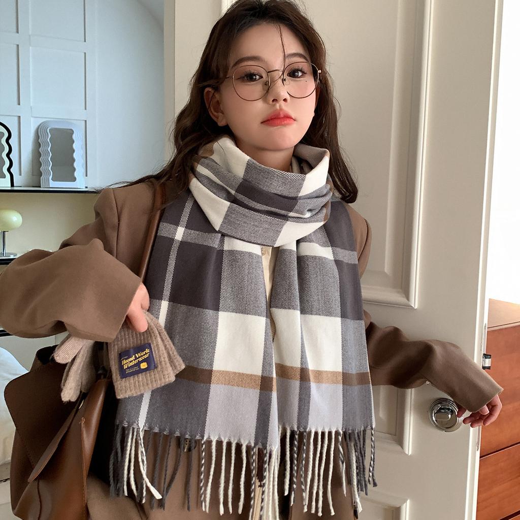 Autumn and winter imitation cashmere British classic fringed scarf black and white khaki plaid scarf couple versatile atmosphere