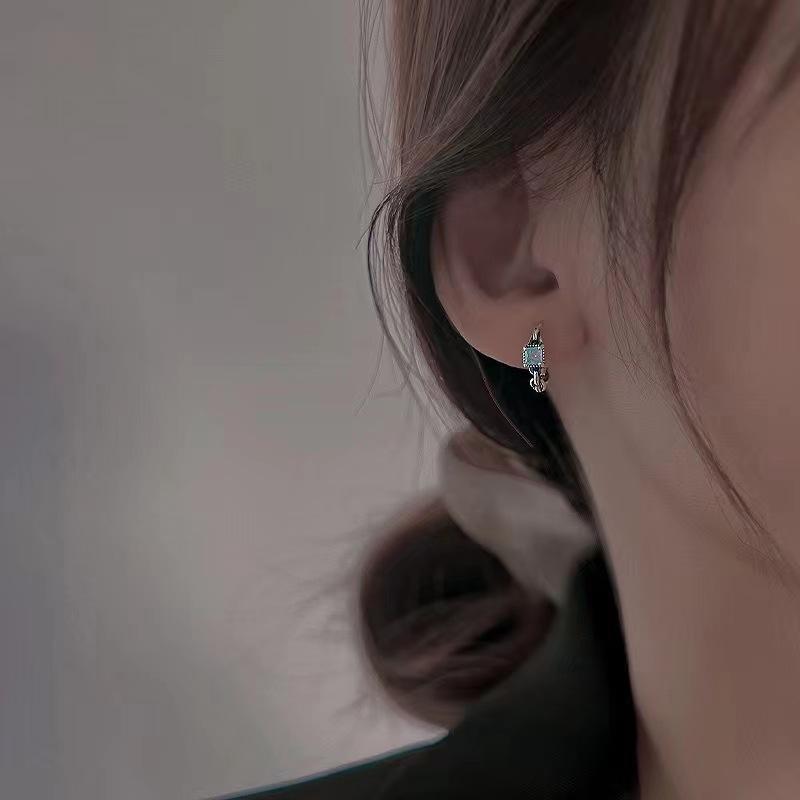 Small, Simple And Versatile Temperament, Sugar Cube Ear Buckles, Women'S Exquisite High-End Stud Earrings, Niche Design Earrings