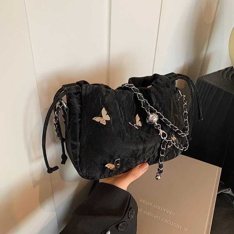 

Bags Women s bags Bucket bags Summer popular niche design bags Fashion chain bags Oblique span bags Women s bags чорний