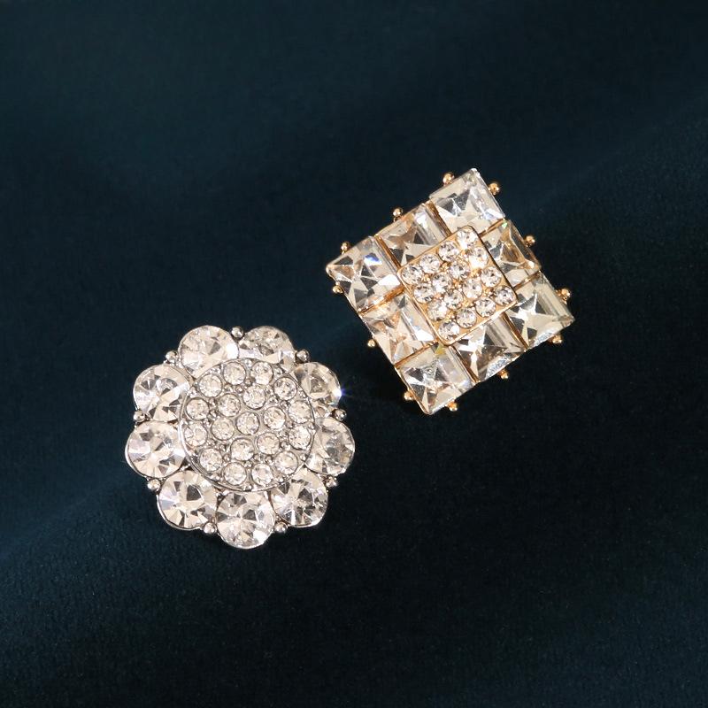 

Diamond-Encrusted Buttons For Women S Clothes, Beautiful And Exquisite Buttons, High-End Versatile Sweater, Cardigan, Coat, Buttons With Diamonds. 4 #silver [20mm] * size as shown * flower shape