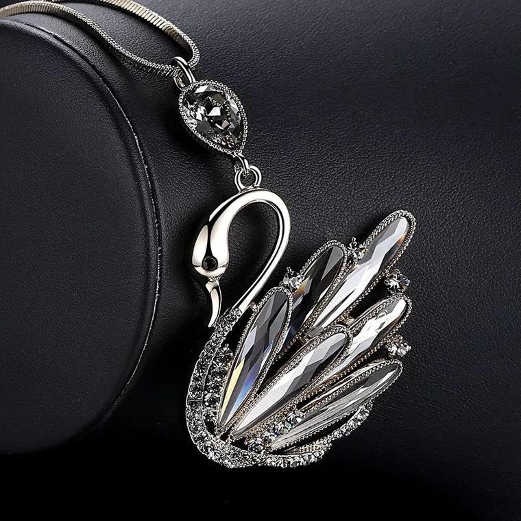 OL Style Fashionable and Elegant Swan Sweater Chain Female Long Necklace Luxury Shining Hanging Chain Versatile Temperament Accessories