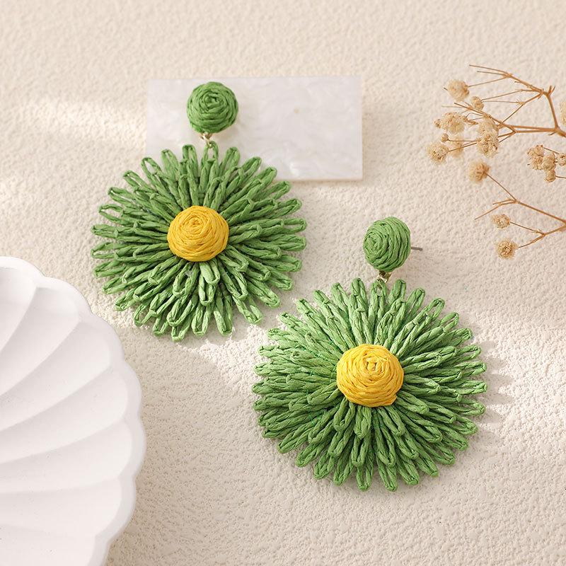 High-End Hand-Woven Raffia Sunflower Earrings for Stylish Travel and Holiday Photography