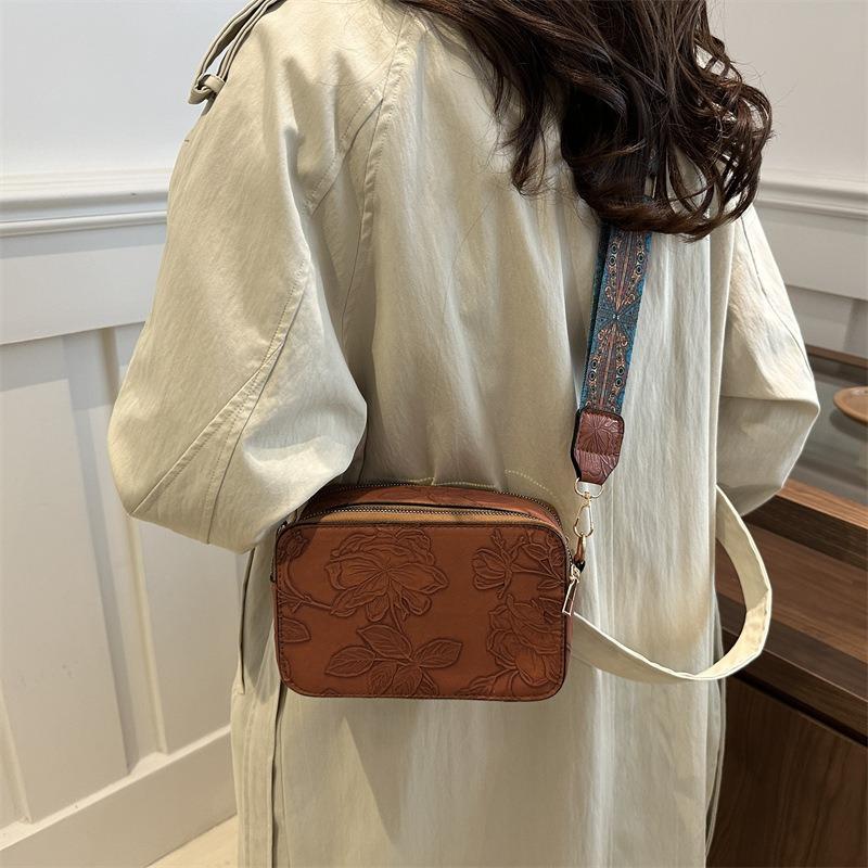Large Capacity Bag for Women's Autumn and Winter Versatile New Retro Single Shoulder Armpit Bag for Work Commuting Pillow Bag