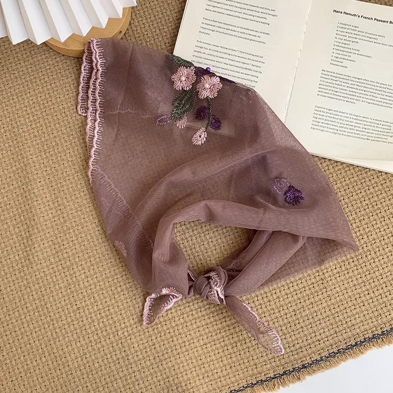 Korean Version Embroidered Magnetic Buckle Small Silk Scarf Women'S Spring And Autumn Senior Sense Foreign Style Triangle Scarf Neck Protection Mother