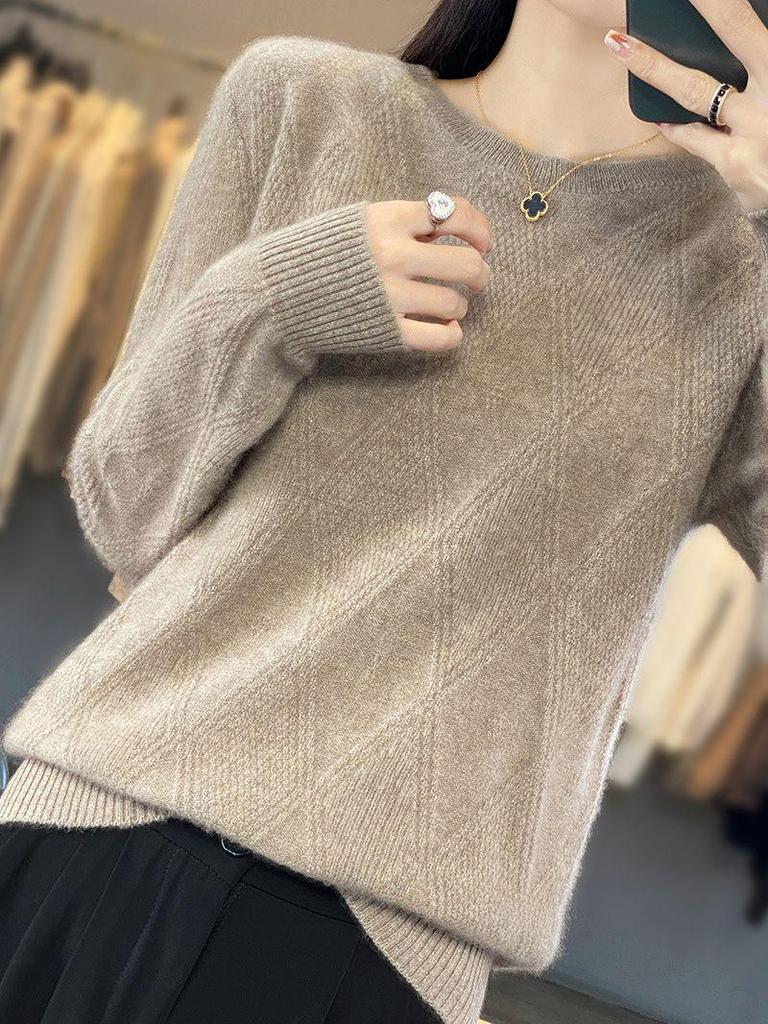 Women's Cashmere Diamond Pattern Wool Pullover - Round Neck, Loose Knit Sweater, Autumn/Winter Style.