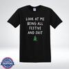 Lustiges Weihnachts-Schau mich an, wie festlich ich bin und so weiter Feiertags-Humor T-Shirt
