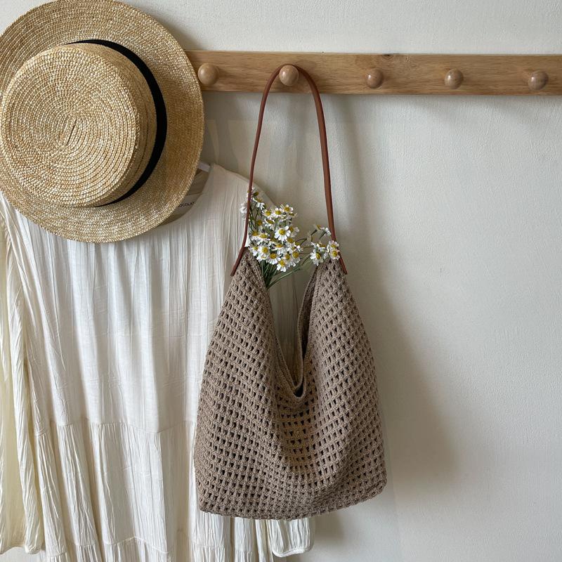 Lazy wind tote bag women's new niche high-end woven bag seaside vacation shoulder bag