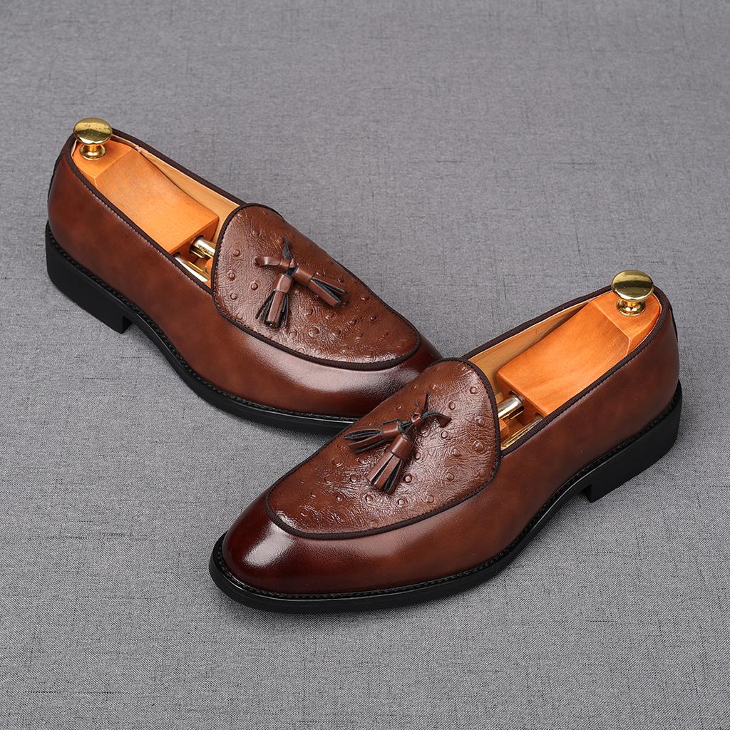 Fashion New Men's Pointed Tassels Slip On Business Flats Shoes Male Designer Loafers Homecoming Wedding Dress Footwear