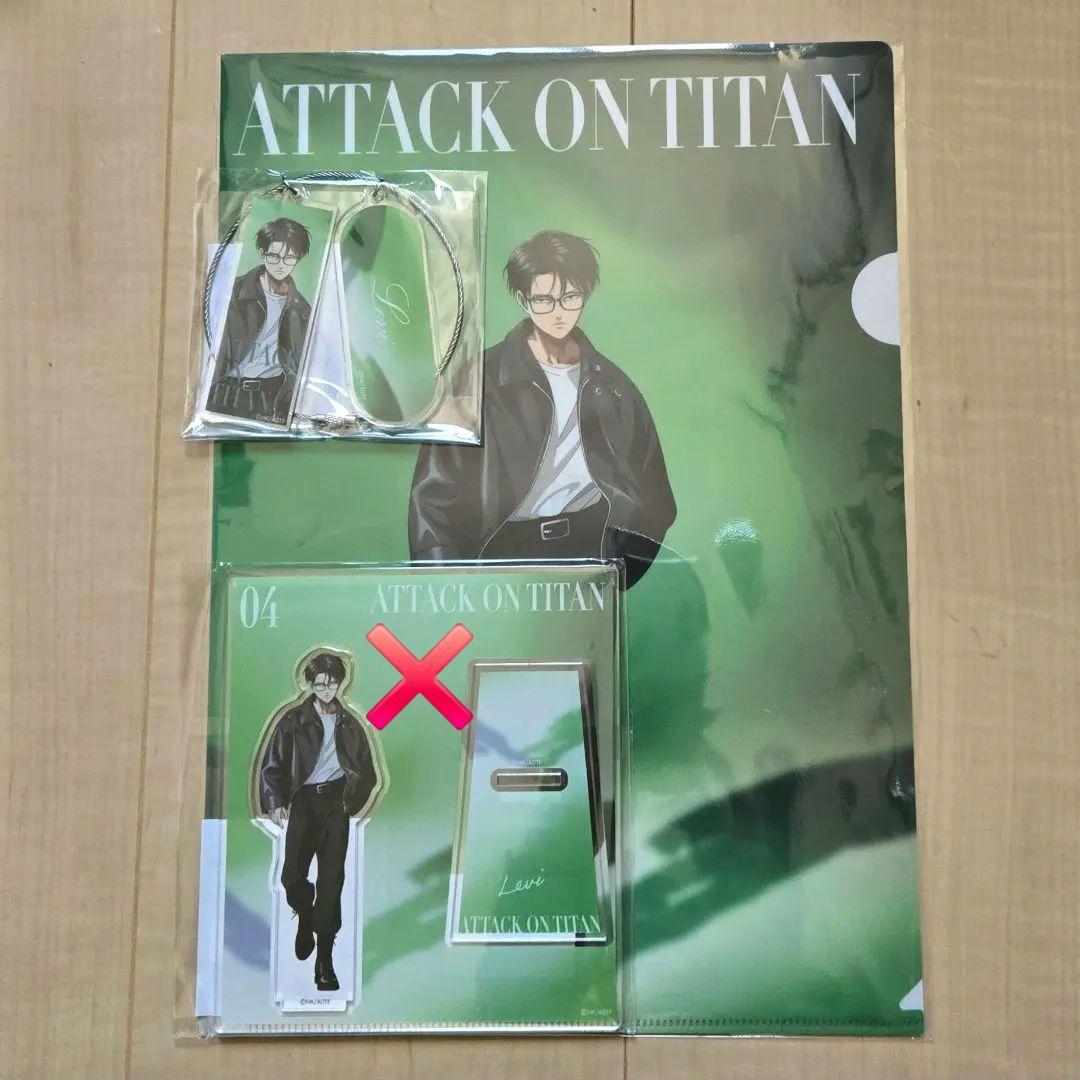 Used Anonymous shipping/Attack on Titan Levi clear file, keychain set