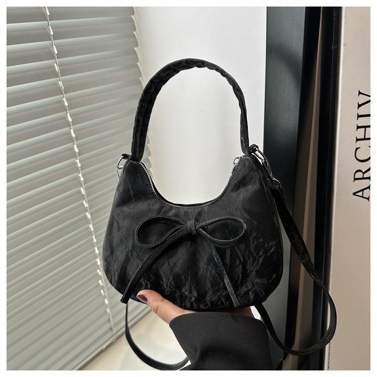 Niche handbag women's 2025 new fashionable versatile shoulder underarm bag, foreign style super fire messenger crescent bag