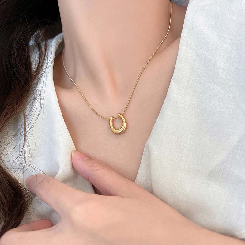 Stainless Steel Metal Texture U-Shaped Pendant Necklace for Women Necklace Fashion Gold Color Clavicle Chain Jewelry Accessory
