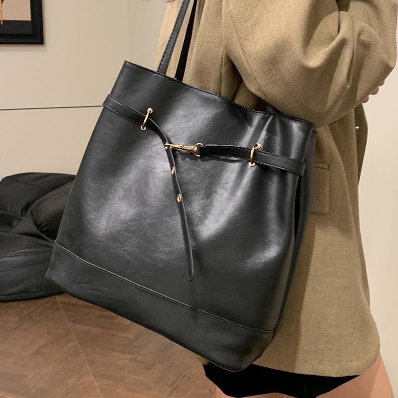 Multifunctional Commuter Women'S Bag Large Capacity Travel Backpack Premium Texture Versatile Retro Portable Shoulder Bag