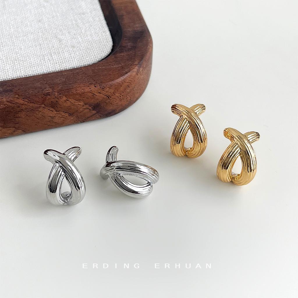 Fashion texture sense European and American style cross earrings design sense personality versatile curved fishtail high sense earrings