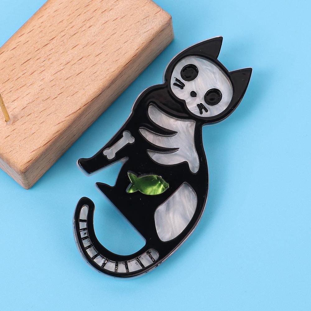 2025 New Acrylic Black White Cat Brooches Lapel Pins for Women Cute Cartoon Fish Animal Resin Brooch Badges Accessories