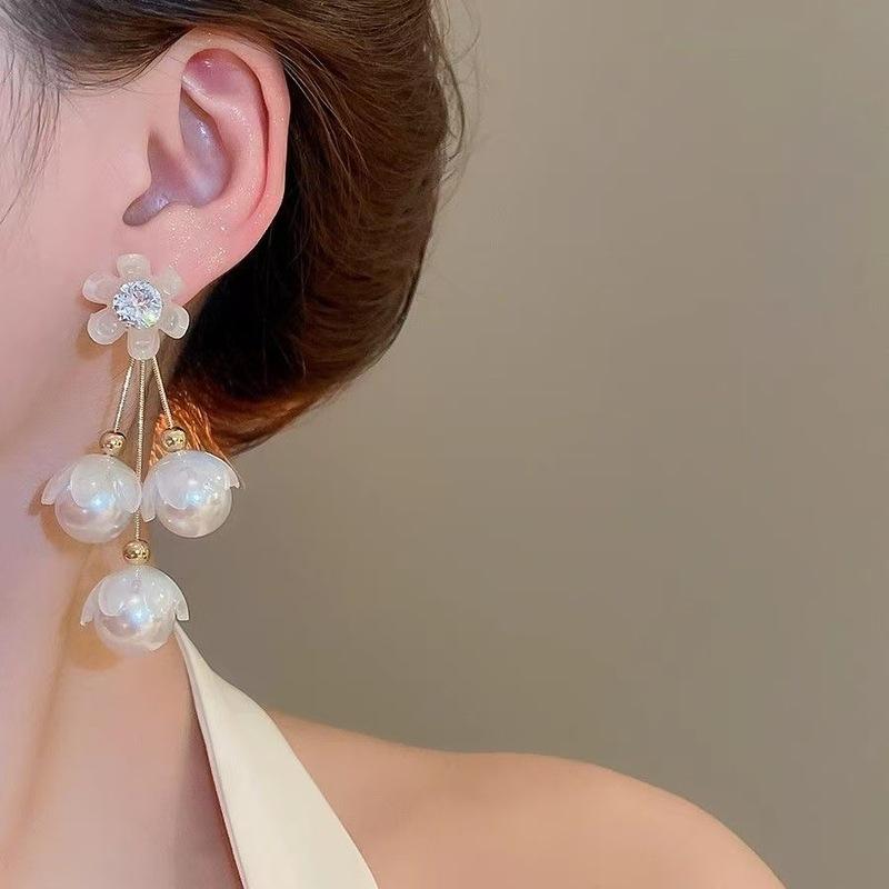 Elegant Imitation Pearls Earrings Luxury Long Flower Ball Earring Bridal Wedding Party Jewelry Banquet Party Holiday Dressing Gift