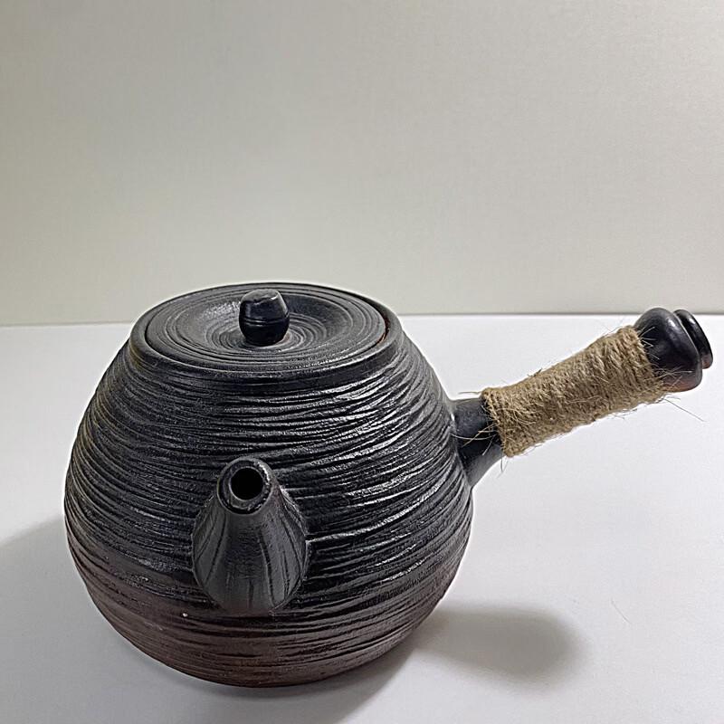 Керамический чайник из вулканического камня