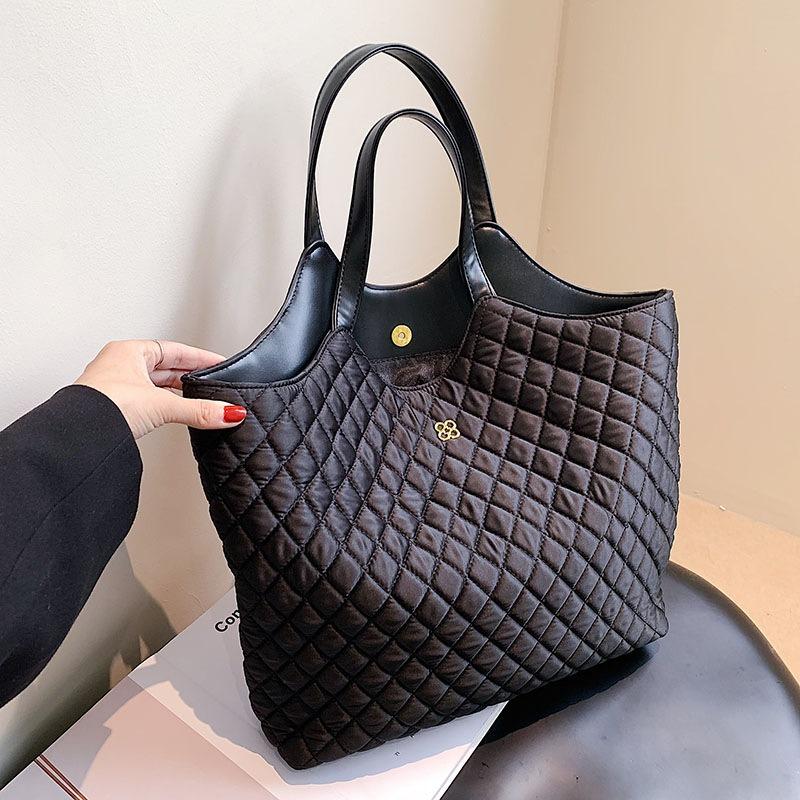 Large-capacity Tote Bag Women's Bag New Simple and Fashionable Diamond Embroidery Thread Single Shoulder High-end Fashion Commuter Bag