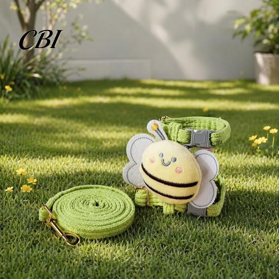 Non-irritating Cat Leash Corduroy Harness with Leash, Escape Proof Vest Walking Jacket Photo Prop Pet Bee Plush Toy, Breathable Adjustable for