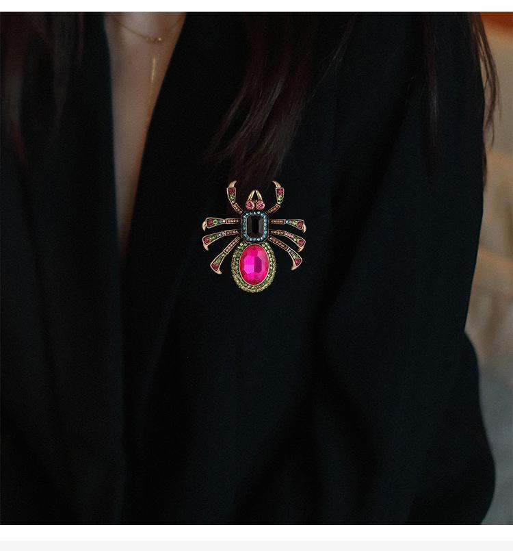 Elegant Rhinestone Spider Brooch - High-end Fashion Insect Corsage Pin for Ladies' Suits