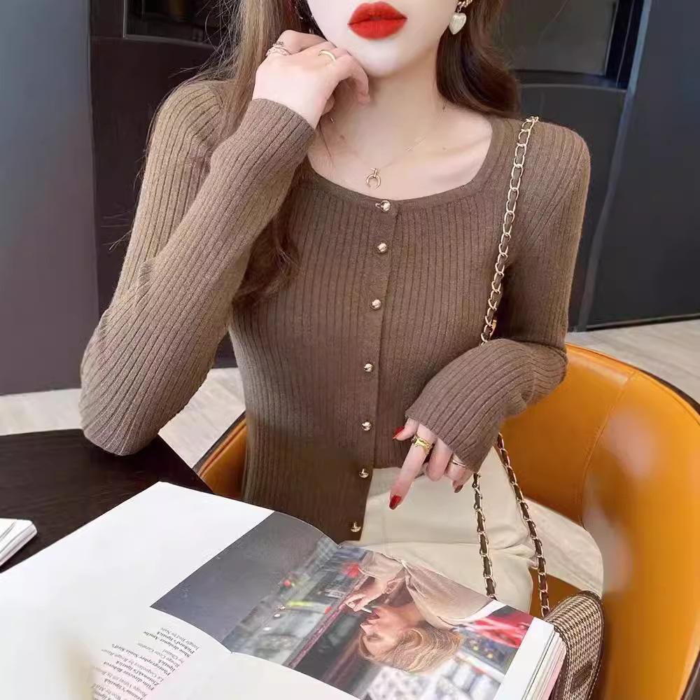 Französisches Oberteil mit quadratischem Ausschnitt, hochwertige goldene Schnalle, modisch und schlicht, einfarbiger gestrickter Pullover für Frühling und Herbst, Damen, langärmlig