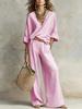 Completo da donna con scollo a V, maniche lunghe e pantaloni a gamba larga in beige