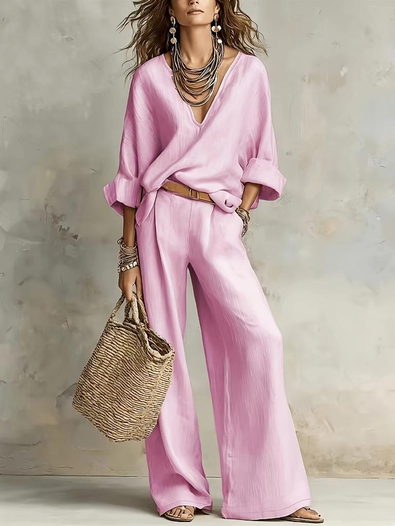 Completo da donna con scollo a V, maniche lunghe e pantaloni a gamba larga in beige