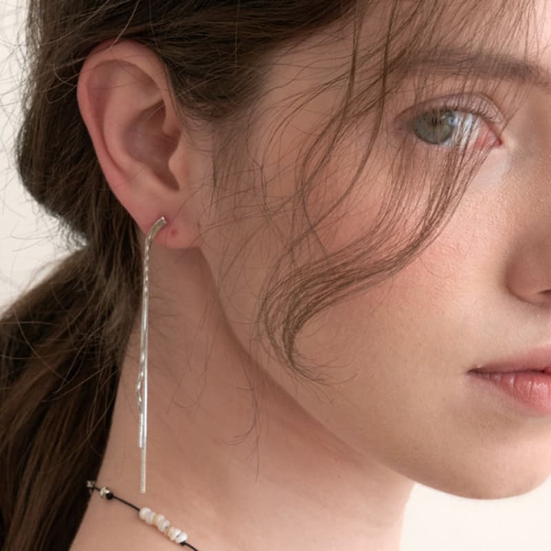 Halden Long Drop Simple Line Earrings (E058_silver)