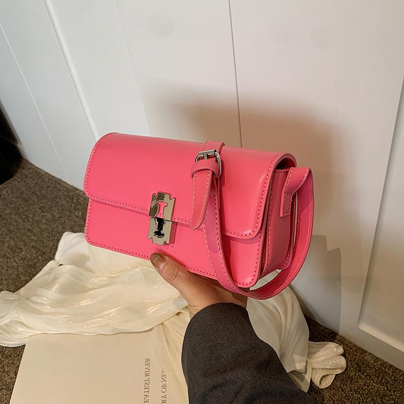 Petits sacs carrés tendance pour femmes, sac à bandoulière simple et polyvalent en cuir PU, sac à main de voyage de haute qualité pour dames