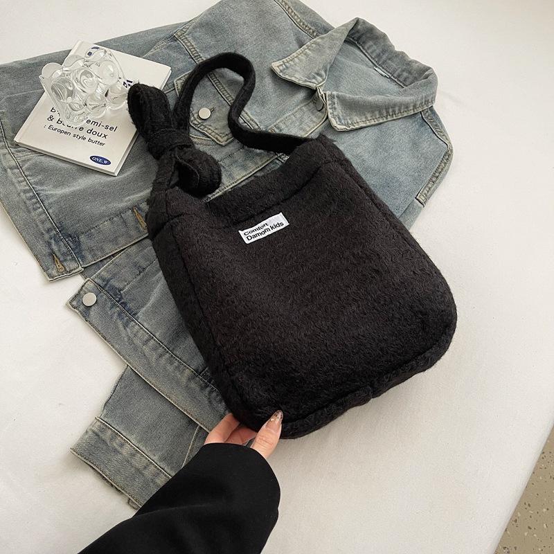 2025 New Fresh and Cute Armpit Bag Women's Plush Fashion Bucket Bag Large Capacity Casual Shoulder Crossbody Bag