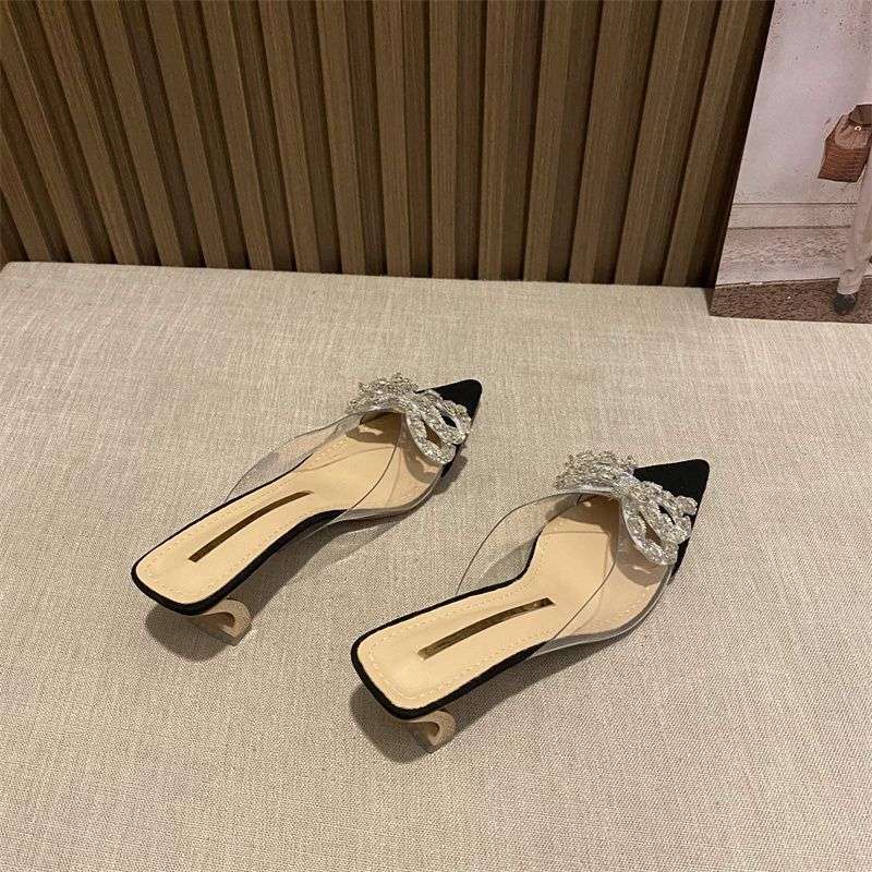 Spitze Zehenpartie Tasche Kopf Halbschuhe Damen Oberbekleidung Sommer 2025 neues Temperament Mode Strass Schmetterling dicker hoher Absatz coole Hausschuhe Damen