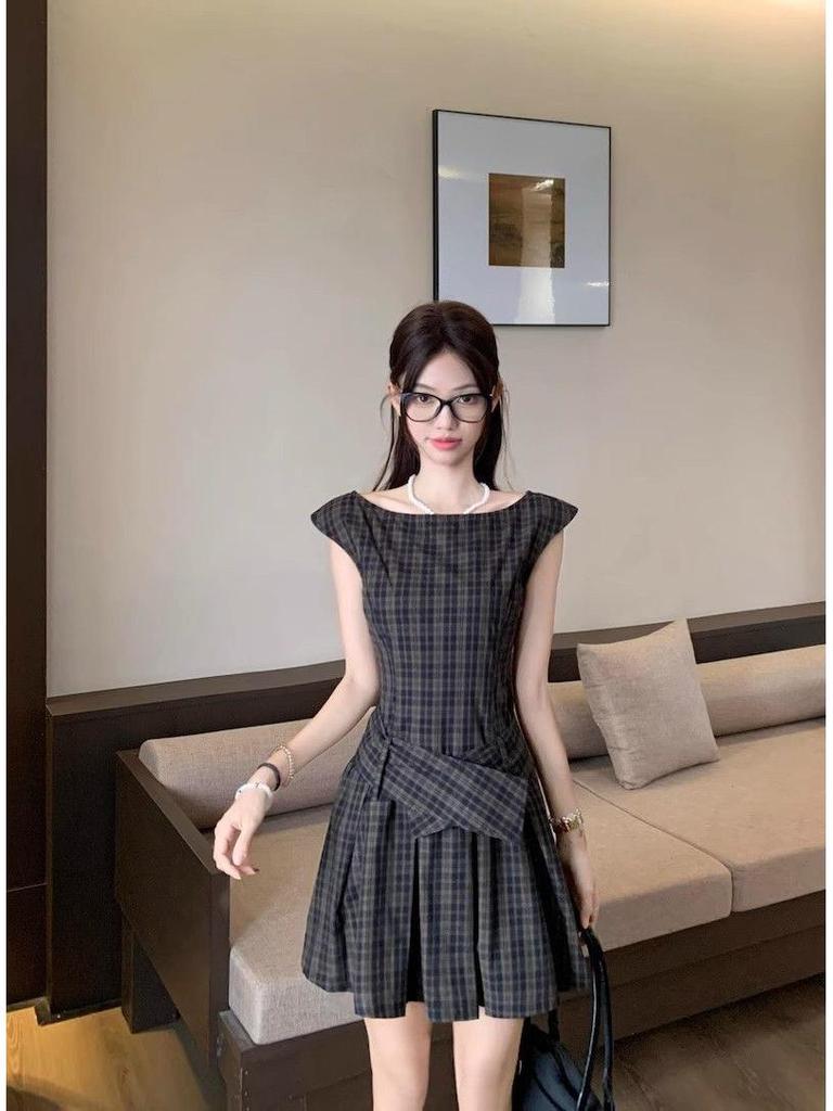 Women's Summer Sweet & Spicy Plaid A-Line Dress: Waist-Cinching, Pleated, Retro Style