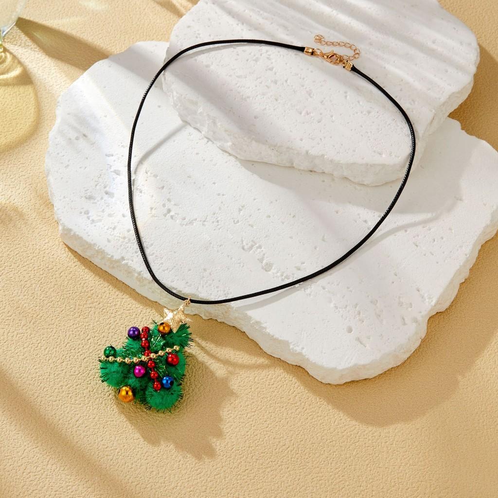 Tree Christmas Charming Earrings Vibrant Handmade Design Ideal For Holiday Gatherings