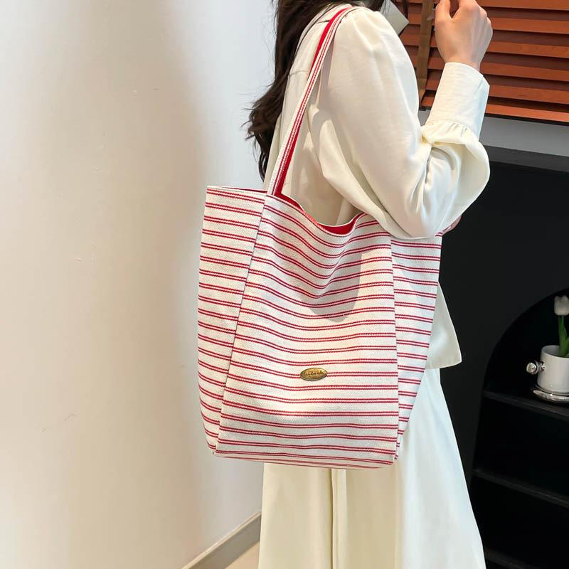 Niche design literary style leisure 2025 spring foreign style tote bag sweet lazy sense personalized shoulder bag women