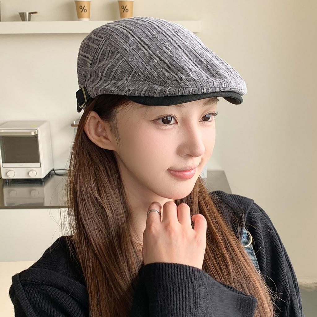 British retro textured hat showing a small face forward hat newsboy hat fashion versatile painter hat beret