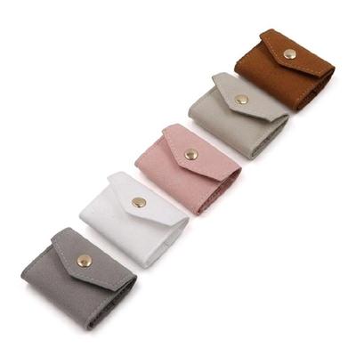Creación de joyas – Estuches y exhibidores para joyería
