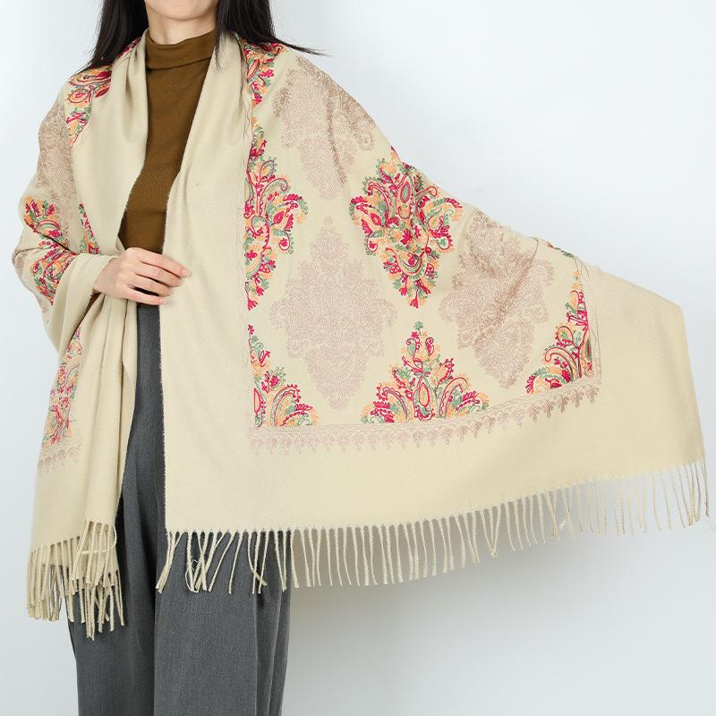 

Новий жіночий шарф квітковий велика шаль дорожній одяг китиці потовщений теплий верхній одяг бежевий