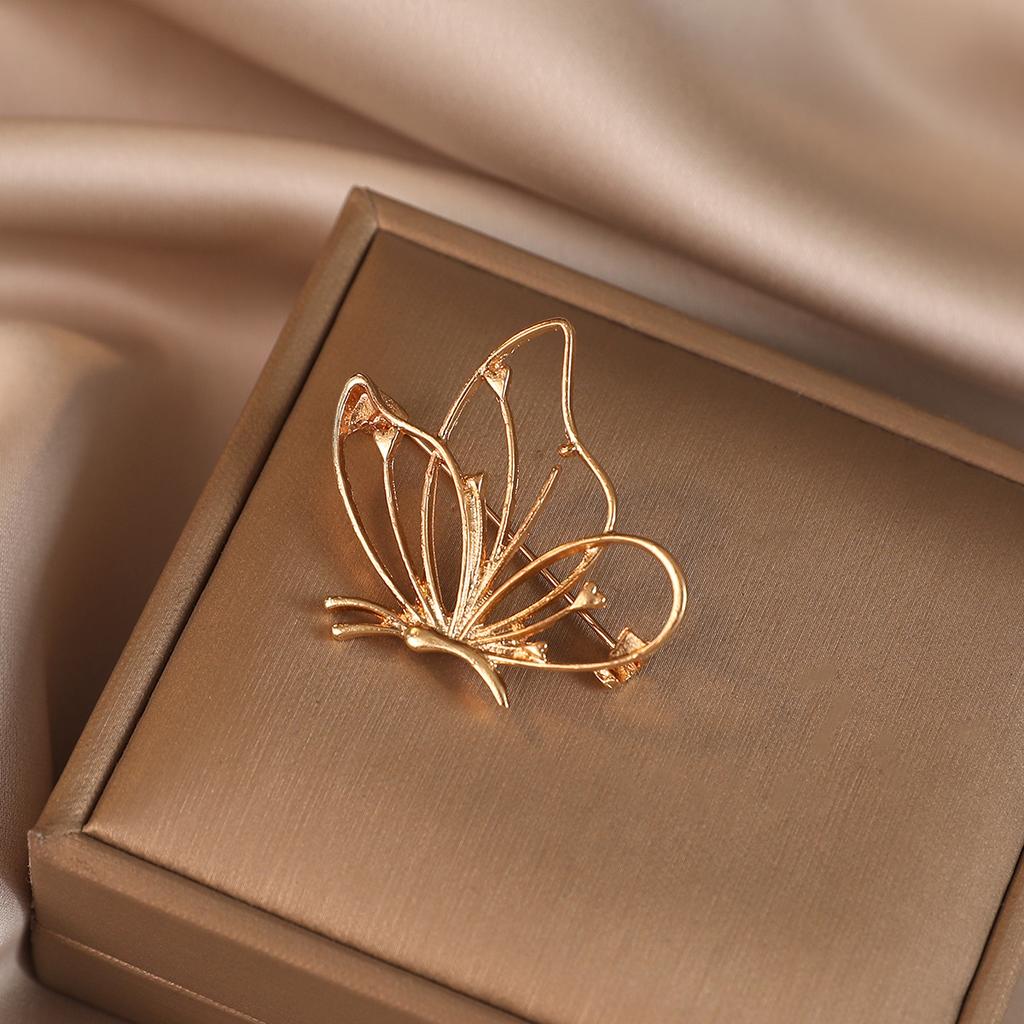 The Hollowed-out Butterfly Anti-glare Brooch Design Is A Unique and Versatile Brooch for Women