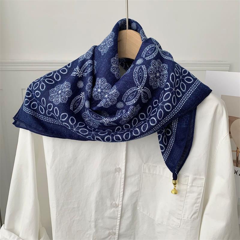 70*70 Square Scarf Retro Print Silk Scarf With Magnetic Buckle Women Neck Scarf All-Match Shawl Headscarf Accessory Gift