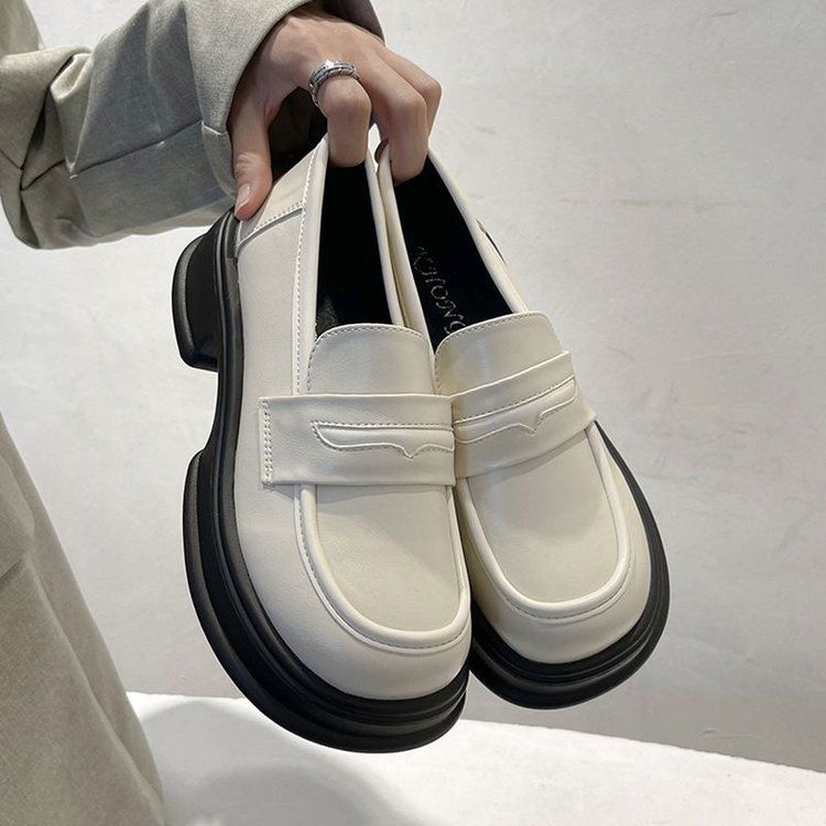 

Retro British style autumn and winter small leather shoes women s 2025 new French round head versatile thick sole heightening love single shoes 35 белый