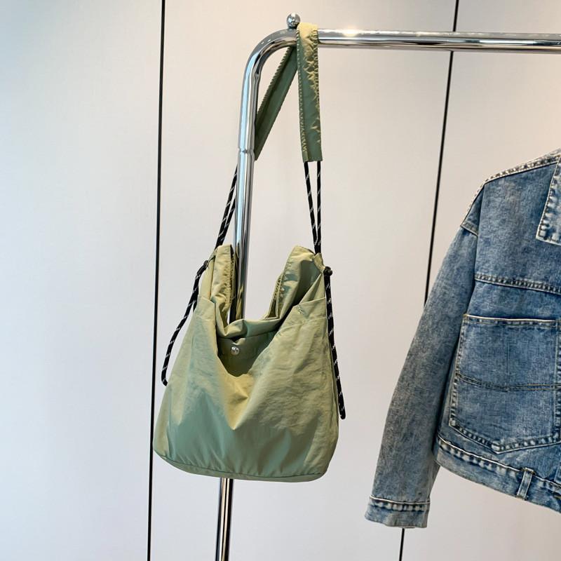 Trendy Large Capacity Canvas Tote Bag For Women With Stylish Street Fashion Design