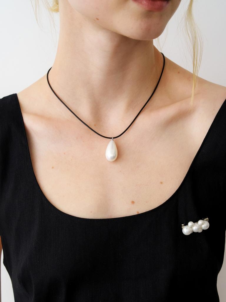 Love Me Monster Bold Pearl Drop Leather Necklace (L261Mnk060)