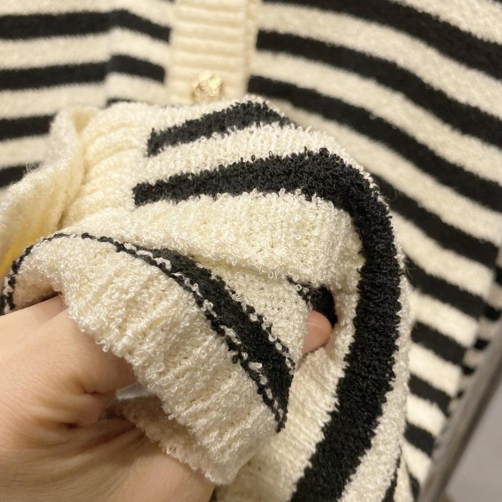 Women's Retro Striped Wool Cardigan - Gold Button, Loose Fit, Round Neck, Autumn/Winter Style