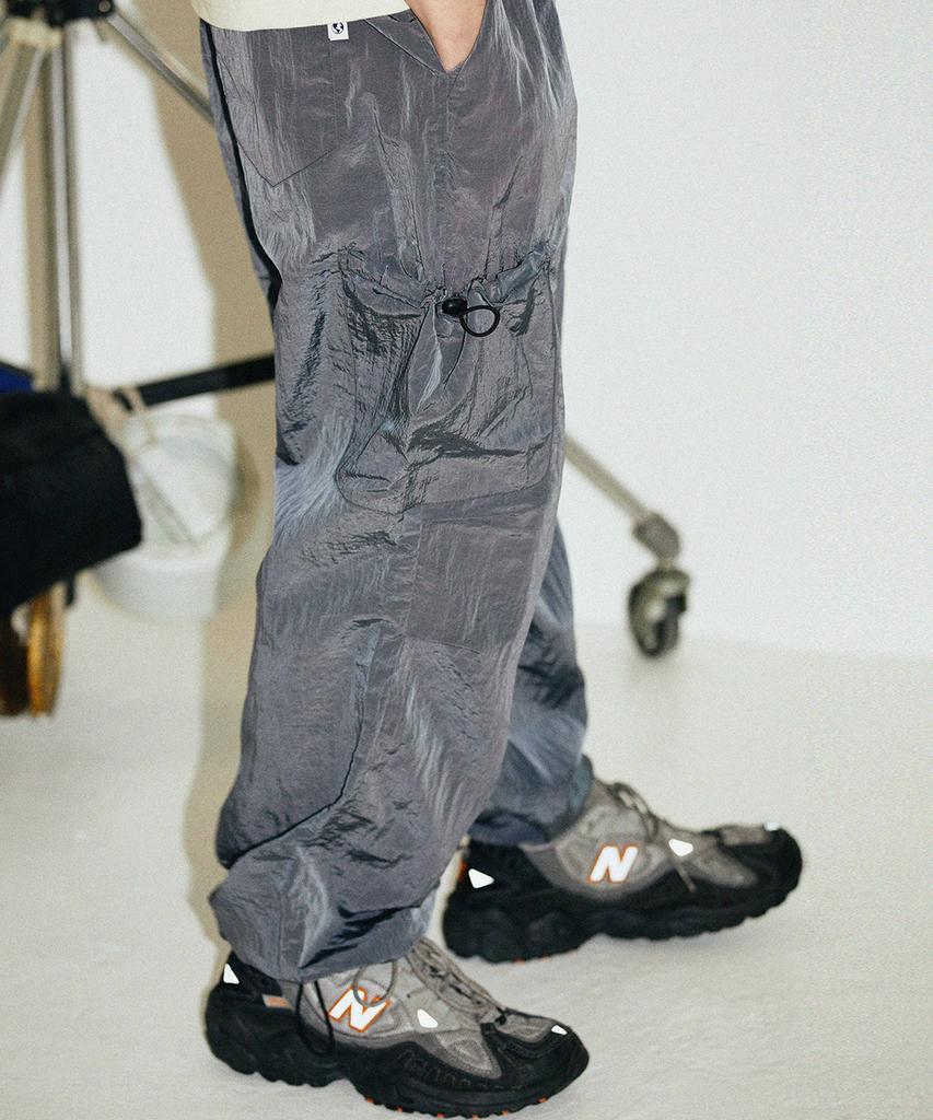 CONICHIWA bonjour Shirred Nylon Cargo Pants (Smoke)