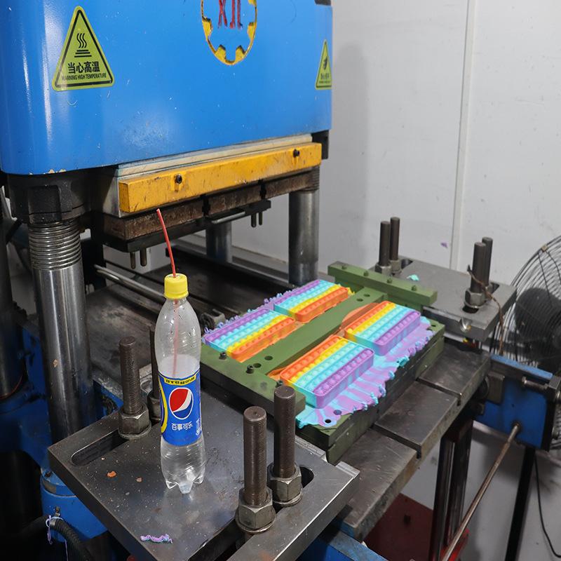 New Silicone Bubble Pencil Case Mouse Killer Pioneer Decompression Stationery Box Bag for School Season