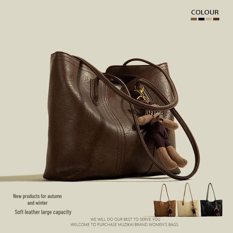 

Роскошная кожаная сумка-тоут на плечо в стиле ретро большой вместимости - Коллекция весна/лето 2025, Универсальная мягкая кожа для модных горожан Brown with Pendant