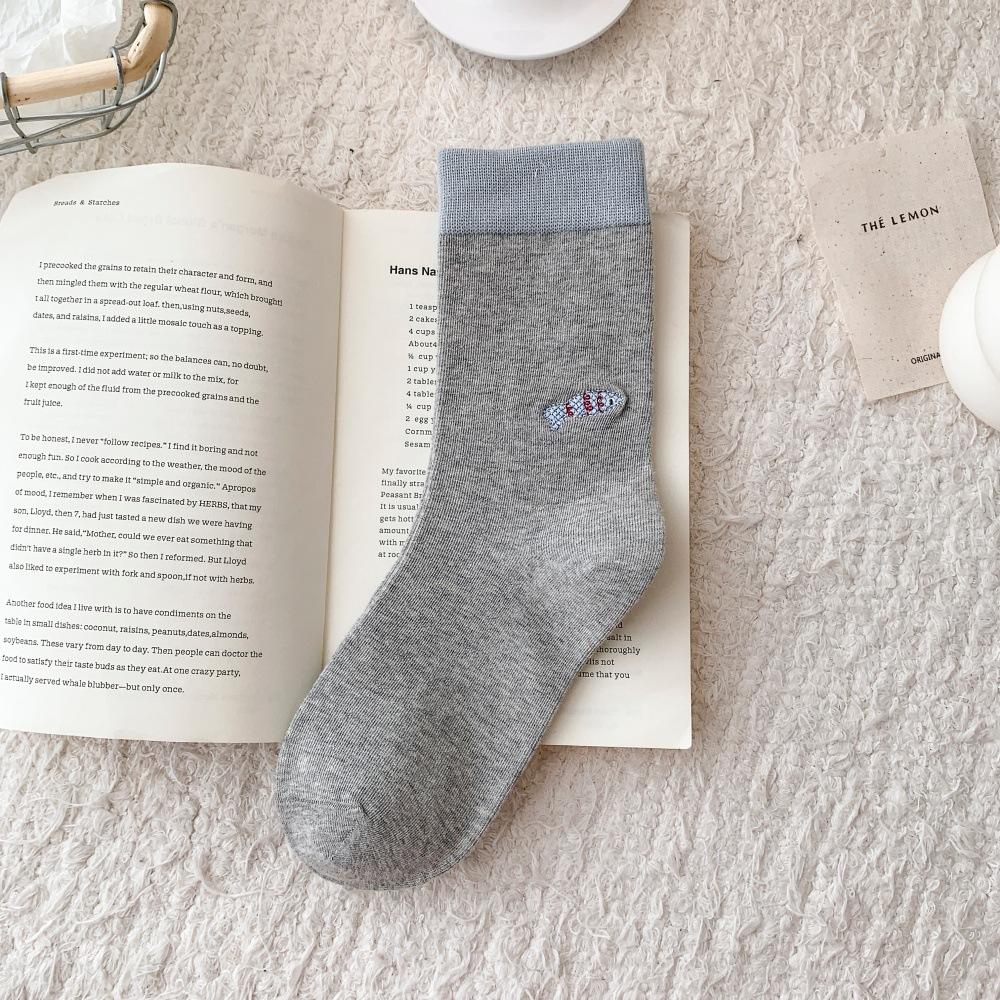 Color-Blocking Cartoon Bestickte Socken für Damen, Mid-Calf Socken, Niedliche Kleine Tiere, Color-Blocking, Trendige und Personalisierte Nahtlose Baumwollsocken