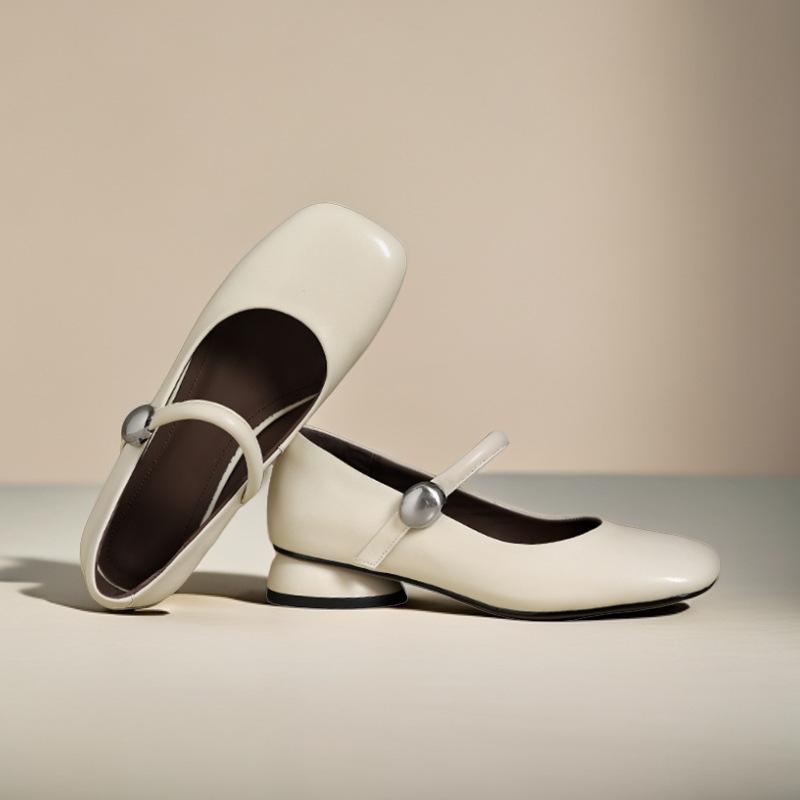 

2025 new French Xiaoxiangfeng gentle single shoes women s summer and autumn low-heeled shallow-mouth single shoes temperament retro Mary Jane shoes 35