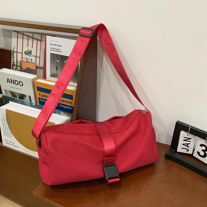 Спортивная сумка через плечо для женщин — фото 21